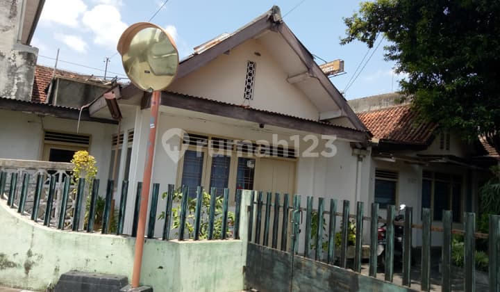 Land with Building for Sale Near Jogjatronik Yogya, Land Area 715m2