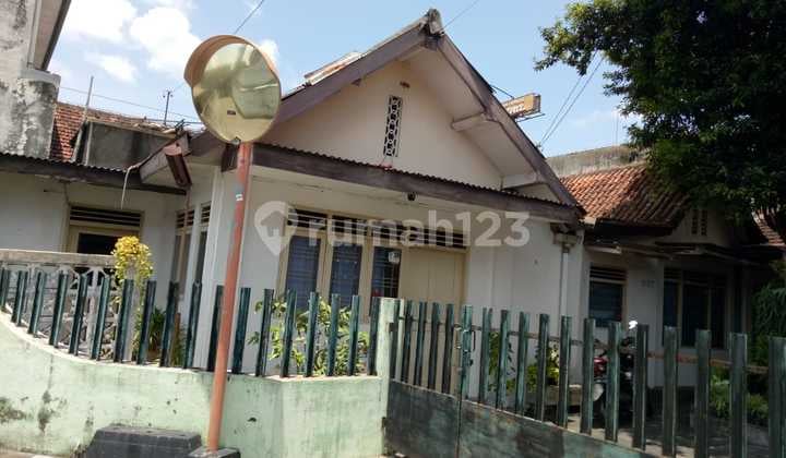 Land with Building for Sale Near Jogjatronik Yogya, Land Area 715m2