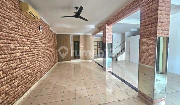 Tempat Usaha Bagus Pusat Komersil di Harapan Indah, Bekasi