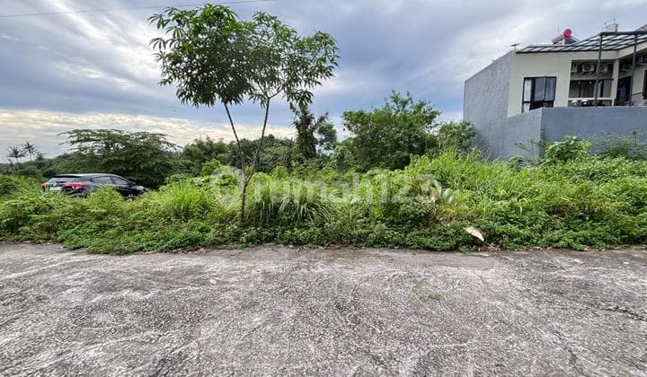 Dekat Lapangan Denggung & Sch Mall Tanah Hook SHM Tepi Jalan Mobil Papasan