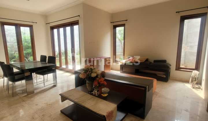 2-story house 8m Hook Position Corner In Commercial Area South Jakarta Position