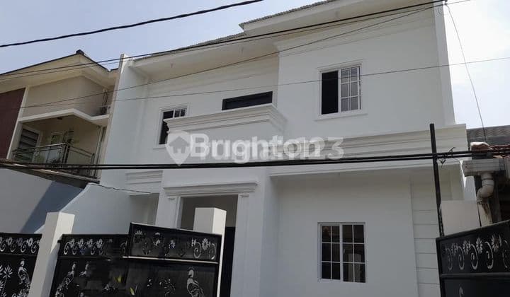 Melati Mas Villa House, North Serpong, South Tangerang, 2 floors, size 9 x 15 m2, near cluster gate and playground, new and good condition, negotiable price.