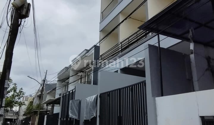New House Ready to Occupy, Jl Mangga near Ruko Green Ville, Duri Kepa, West Jakarta, 4-story house, size 3x15 m2, land area 45 m2, facing north, row of houses, 1 car spacious, KPR possible.