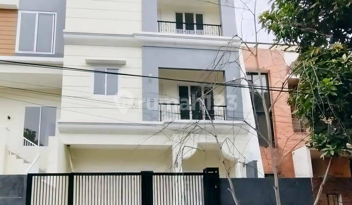 Rumah Baru Siap Huni 3 Lantai Ukuran 7x20 M2 Puri Indah Kembangan Komplek Kembang Elok Jakarta Barat Hadap Selatan Row Jalan 3 Mobil One Gate System Aman Tenang Dan Nyaman