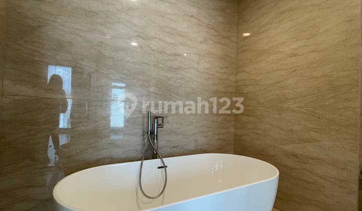 Dijual Apartemen 57 Promenade Thamrin 3 BR Fully Furnished Unit Mewah