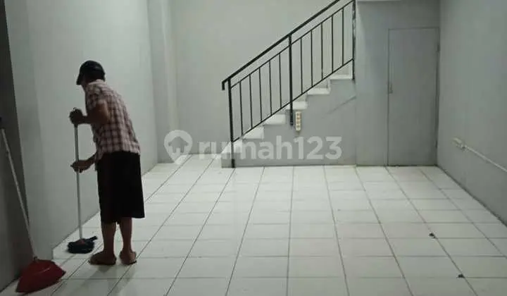 J Disewakan Ruko Meruya Utara Hadap Jalan