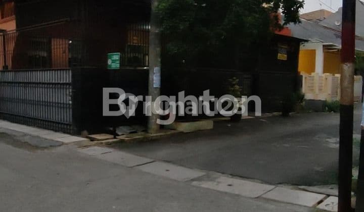 RUMAH CANTIK, DUA LANTAI, LOKASINYA STRATEGIS DI HARAPAN BARU &