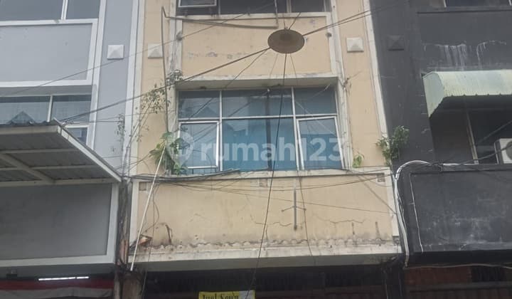 For Sale: 3-Story Shop House in Kalimas Baru Perak, Surabaya
