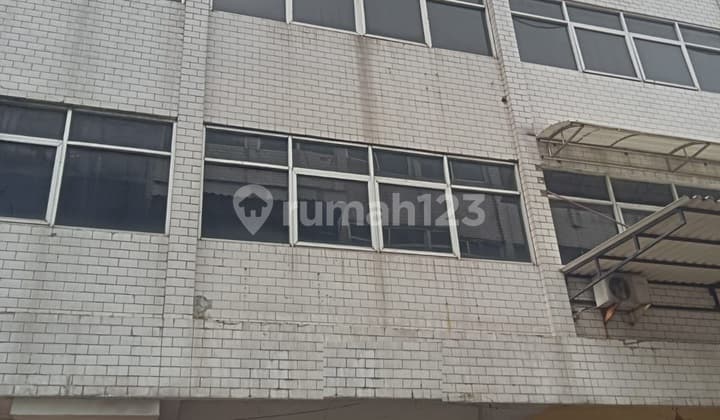 Disewakan Ruko 4 Lantai di Jalan Tembaan, Bubutan