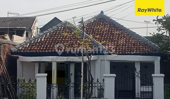 Dijual Rumah Strategis di Petemon Sidomulyo Surabaya Pusat