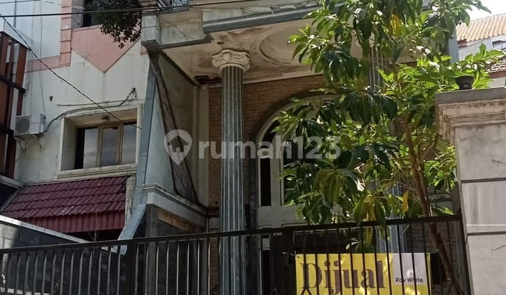 For Sale, Strategic Shop House in Darmo Surabaya City Center on Nol Raya Street.
