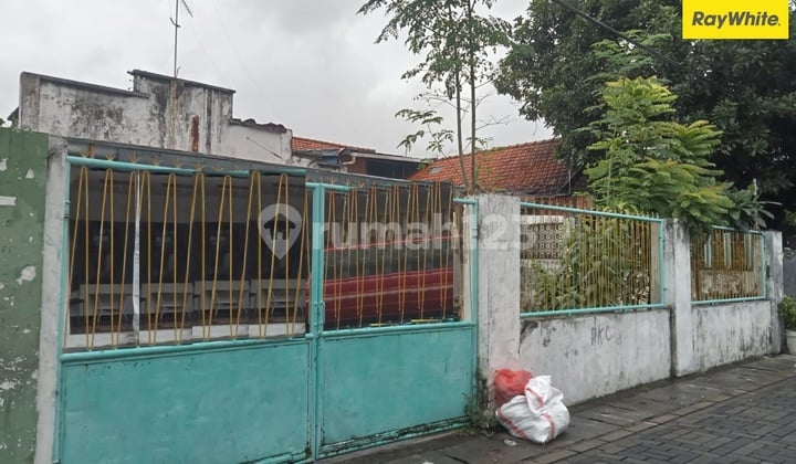 Dijual Rumah 3 lantai di Jl Kedungdoro Surabaya