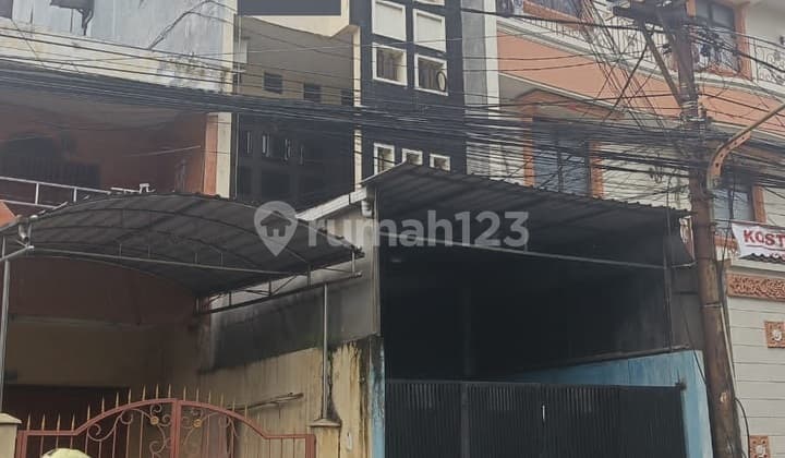Disewakan Ruko 3 Lantai di Jalan Raya Siwalankerto Surabaya