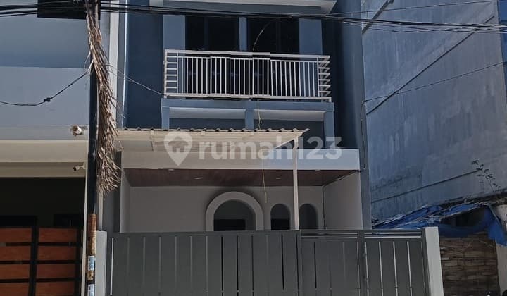 Dijual Rumah SHM di Jalan Kertomenanggal Surabaya