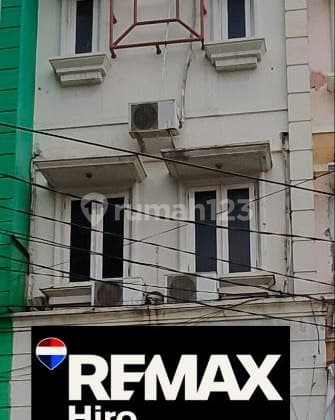 Dijual/Disewakan Ruko 3,5 Lantai di Jalan Raya Kalimalang