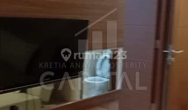 Unit dengan View Pool dan Fully Furnished di Sudirman Suites Apartement Type 2 Bedroom