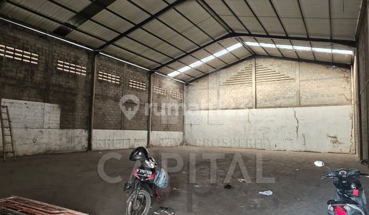 Warehouse in the Wing of Kopo Indah Park Suitable for Production with Dry Waste.