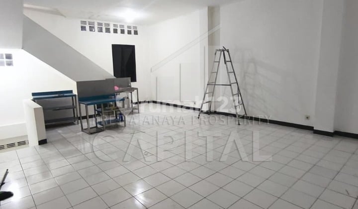 Ruko 3 Lantai Siap Pakai Dengan Lokasi strategis di Tengah Kota Komplek Kurdi Mainroad Inhoftank
