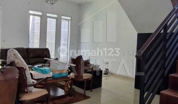 Rumah 2 Lantai Terawat Siap Huni One Gate System di Batununggal