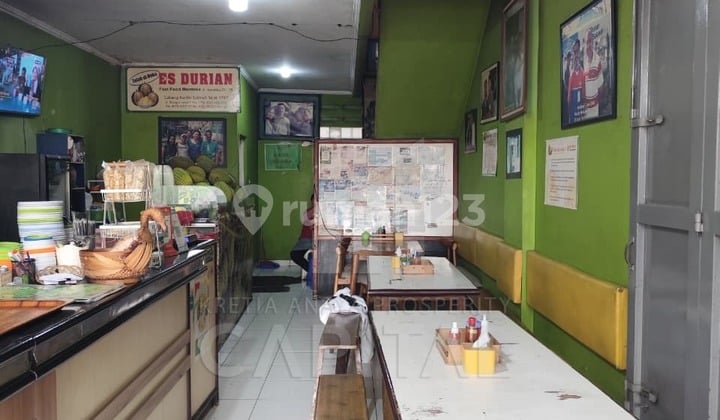 Ruko 2 Lantai dengan Letak Strategis di Jalan Tubagus Ismail Raya Bandung
