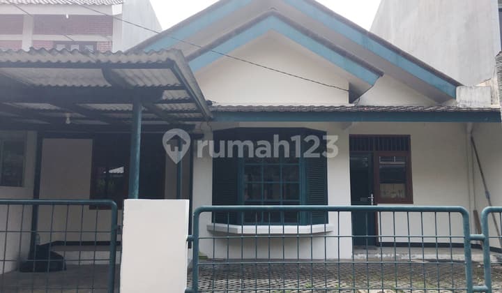 Rumah Lokasi Strategis dengan Bangunan Lama Kokoh @Bintaro