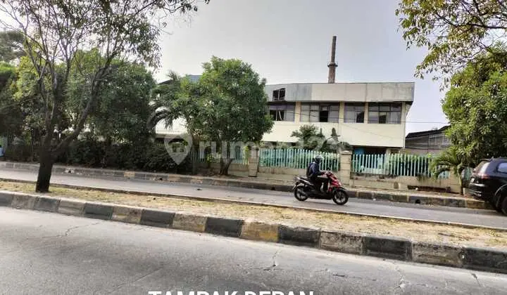 EX FACTORY in the JIEP area, prime location on P. Lentut Street, sold at a price far below NJOP (Official Tax Value), double frontage, surrounded by top factories (Nojorono, Soho Industrial Pharmacy, Astra Graphia, etc.).