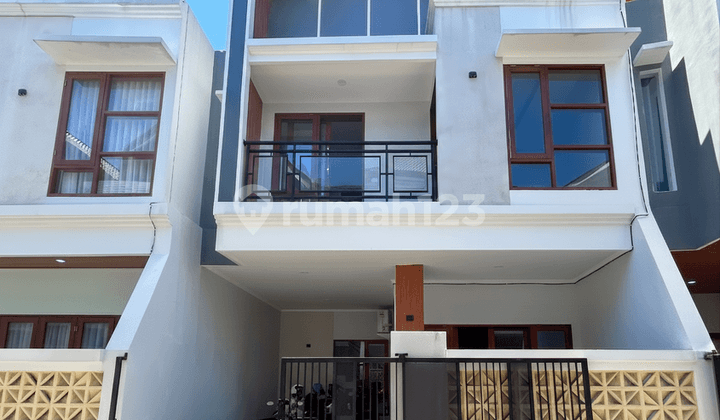 Dijual Murah Rumah 2 Lantai Modern Minimalis 3 Kamar Tidur di Denpasar Barat Bali