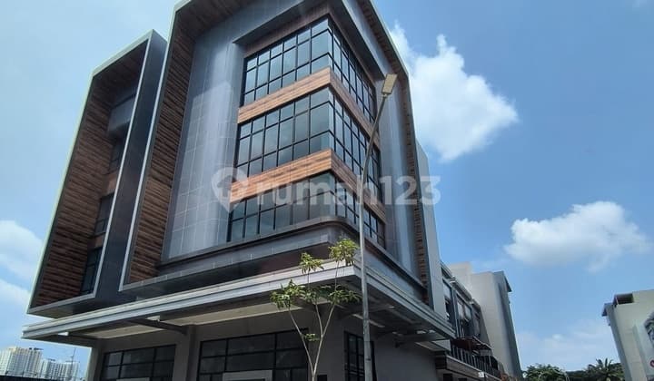 Disewakan Cepat Ruko Baru Hook Hadap Jalan Siap Pakai di Crystal Summarecon Bekasi