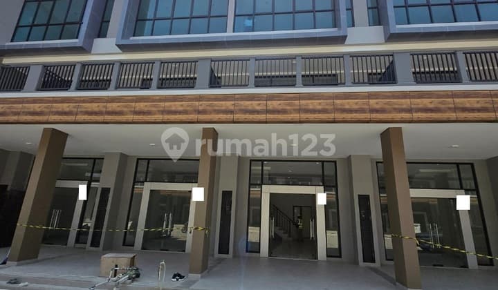 For Rent: 3-Storey Shophouse at Crystal Summarecon Bekasi