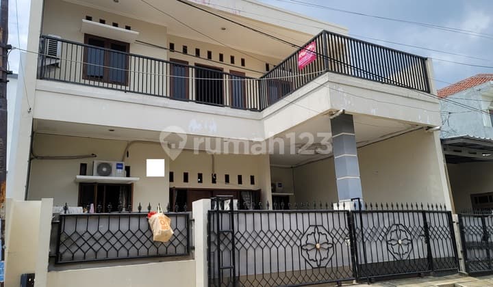 Dijual Rumah 2 Lantai di Harapan Indah Bekasi