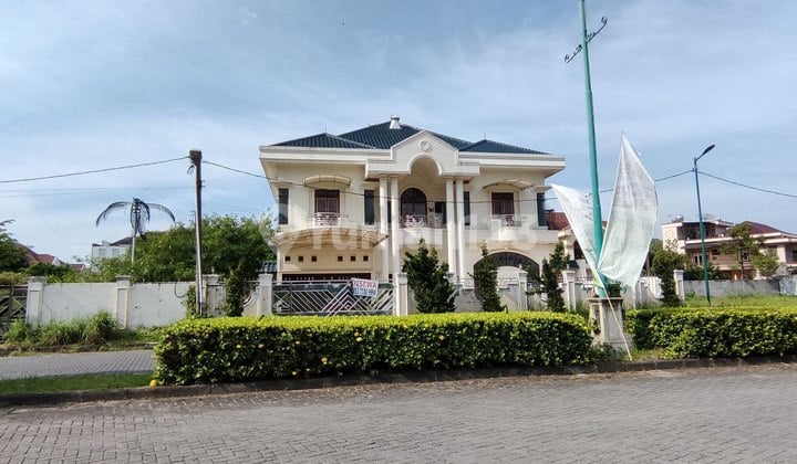 Disewa Villa Luas di Perumahan Graha Metropolitan