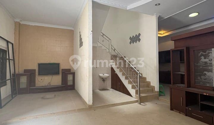 Dijual Murah Villa Siap Huni Strategis Cemara Asri