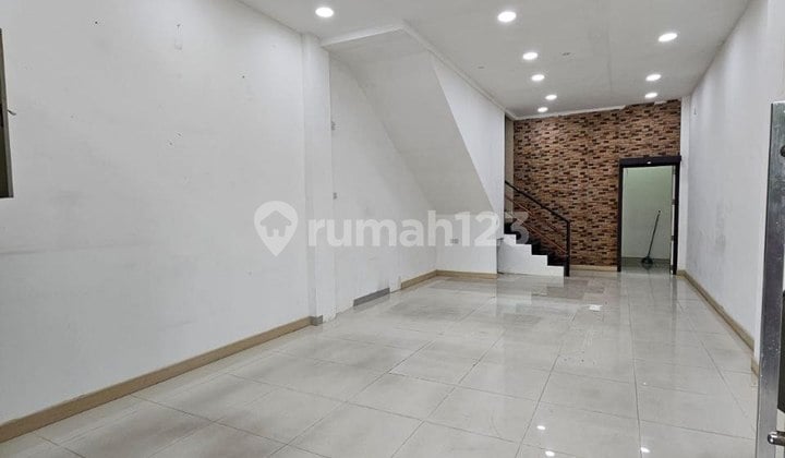 For Rent: Move-In Ready Shop House in Jakarta, Jl. Pluit Sakti