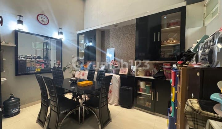 Villa in the Luxurious Cemara Asri Complex for Sale, Ready to Occupy.