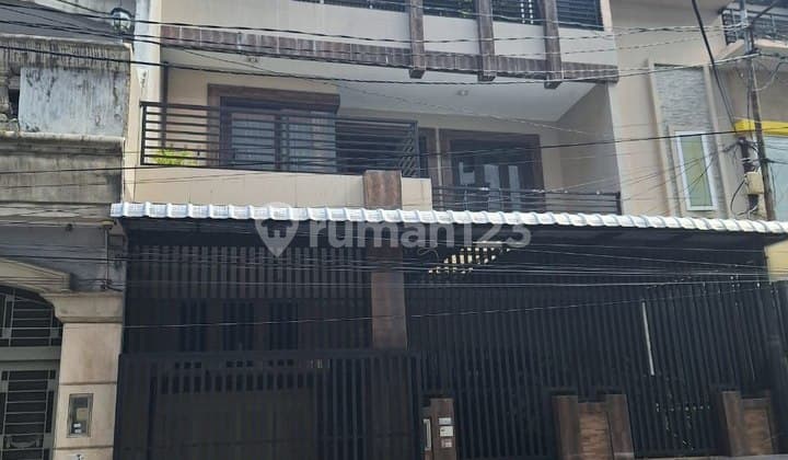 Rumah Mewah Strategis Jalan Batu Bara dekat Jalan Asia