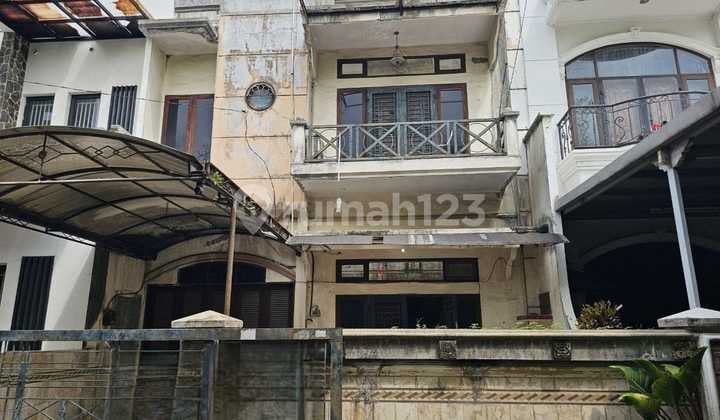 Rumah Siap Huni Komplek Sari Mas Jalan Putri Hijau