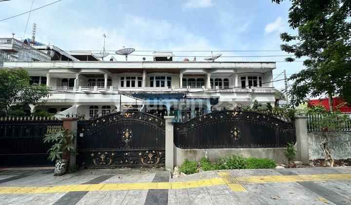 Dijual Villa Pusat Kota Strategis Jalan Putri Hijau