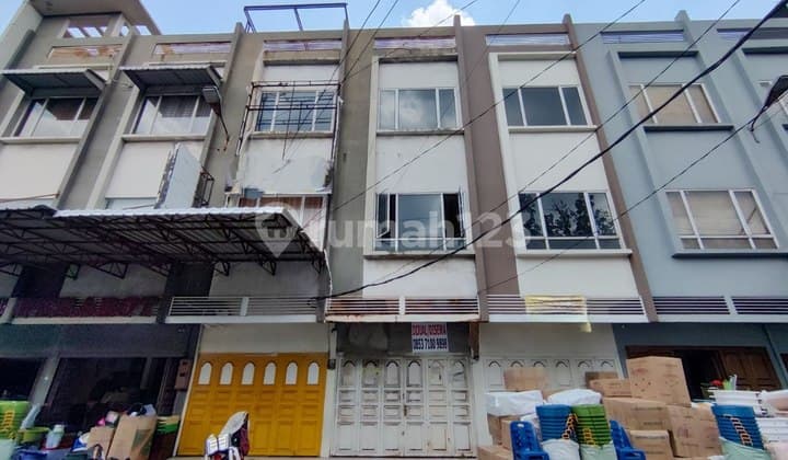 Translation: Shop house for sale Business location Grand Boulevard Jl. Gatot Subroto