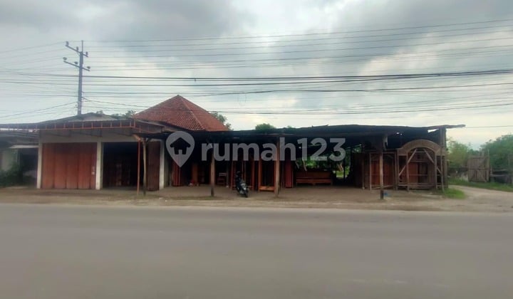 Ruang Usaha di Yos Sudarso Mojowarno Jombang