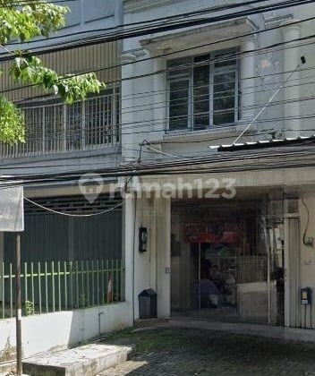 Ruko di Jalan Danau Toba Malang Ruko di Jalan Danau Toba Malang