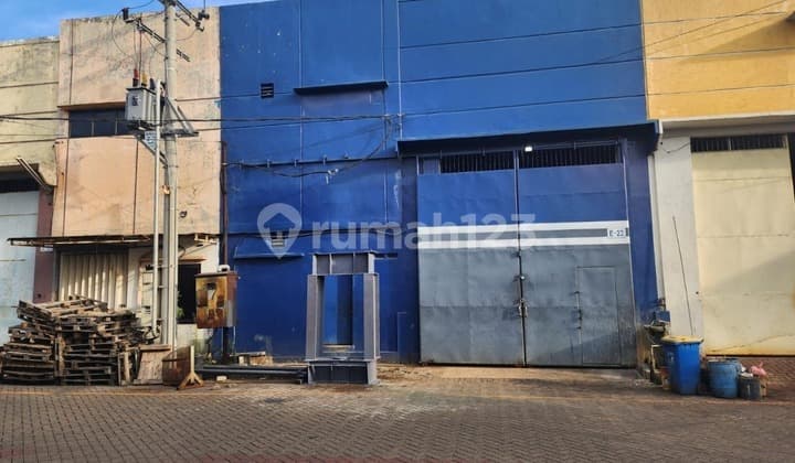 Tritan Tamano Sidoarjo Warehouse