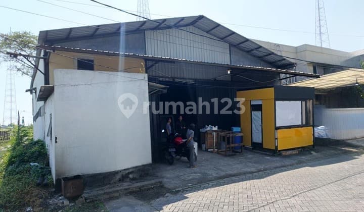 Gudang Puncak Sambisari Surabaya