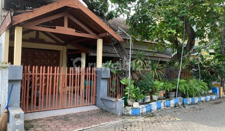 Rumah di Medokan Ayu