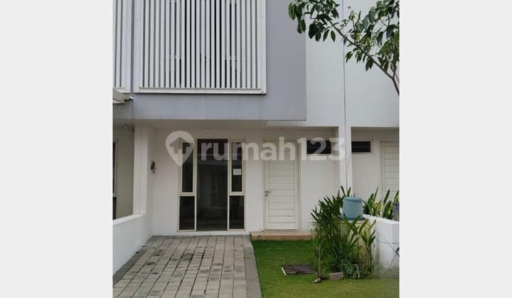 Rumah Dian Istana, Oasis