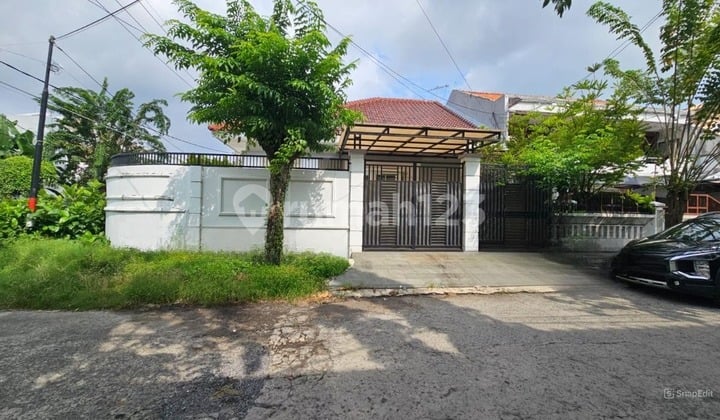 Rumah Di Babatan Pantai Timur