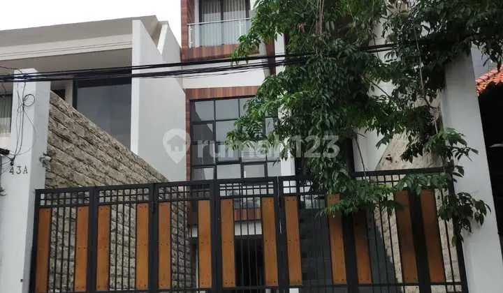 Ruko Di Jalan Embong Cerme, Genteng