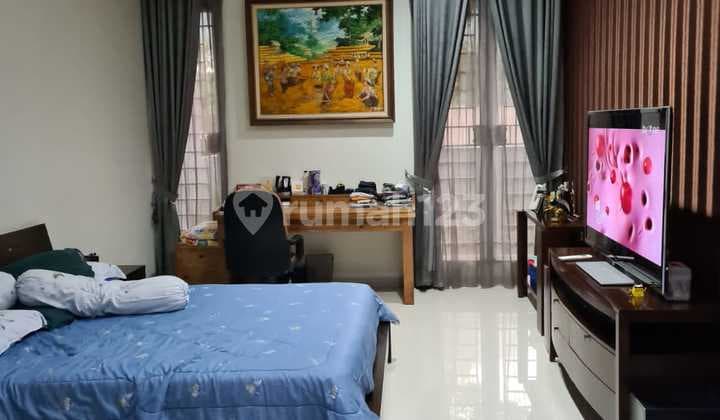 Dijual Rumah Bagus Terawat Semi Furnish di Cempaka Putih Tengah, Bebas Banjir.