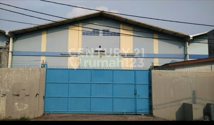 Spacious, Strong, Strategic, Comfortable, and Affordable Warehouse Made of Neat Steel.