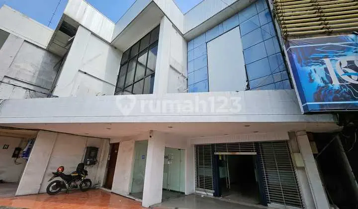 Dua Ruko Jadi Satu Ex Bank Tengah Kota Semarang Parkir Luas