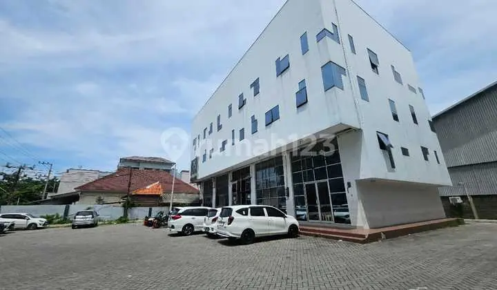 DISEWAKAN RUKO BESAR 3,5 LANTAI PARKIR LUAS TENGAH KOTA SEMARANG